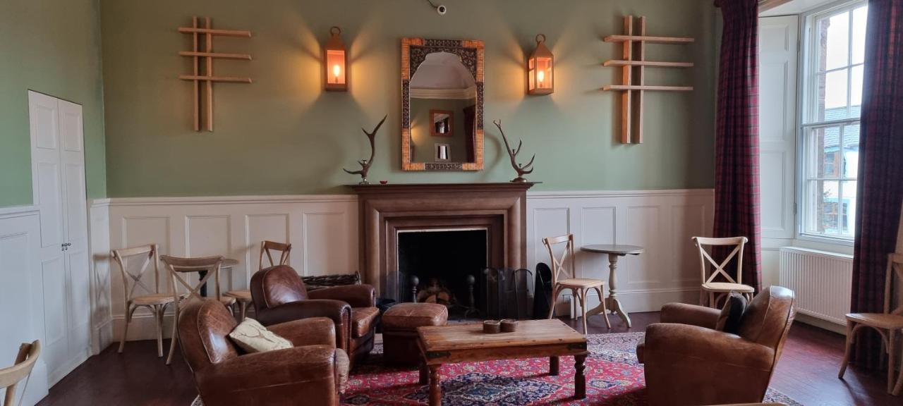Buccleuch And Queensberry Arms Hotel Thornhill  Bagian luar foto
