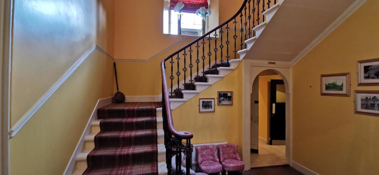Buccleuch And Queensberry Arms Hotel Thornhill  Bagian luar foto