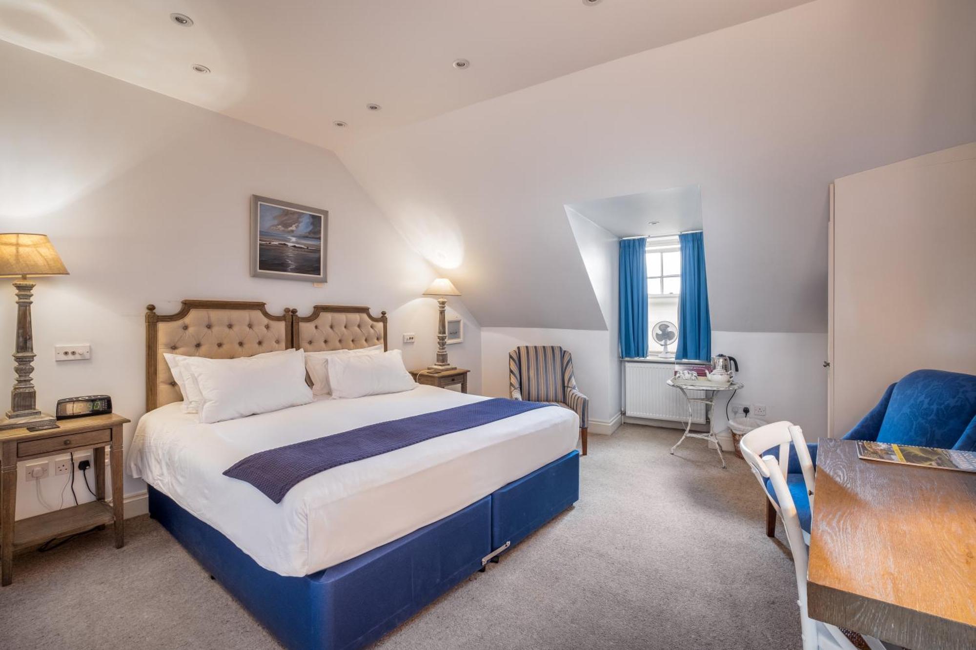 Buccleuch And Queensberry Arms Hotel Thornhill  Bagian luar foto